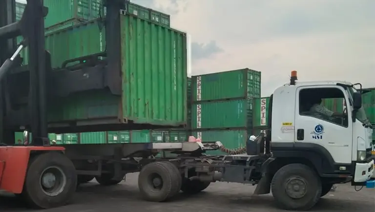 pengiriman container surabaya terbaik dari Maros Trans